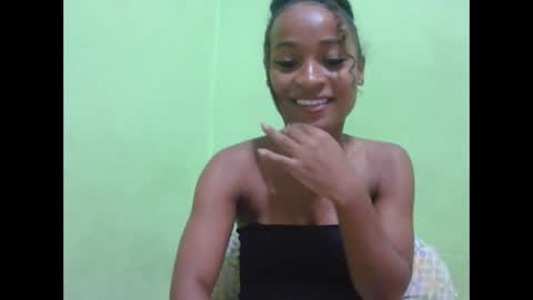Snapshot of francine925426 chatting on 04/14/26, 09:10 francine925426 online show from 04/14/26, 09:10