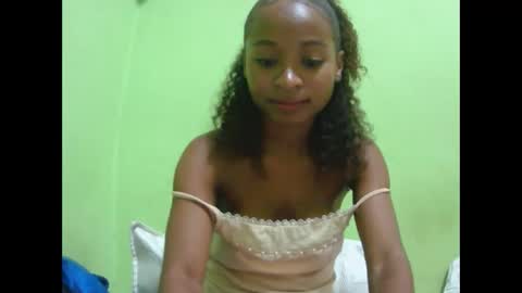 Snapshot of francine925426 chatting on 04/30/26, 10:03 francine925426 online show from 04/30/26, 10:03