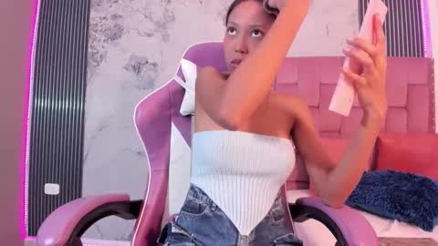 Laura online show from 11/27/25, 07:49