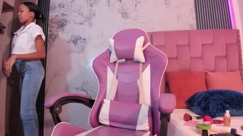 Laura online show from 11/28/25, 07:38