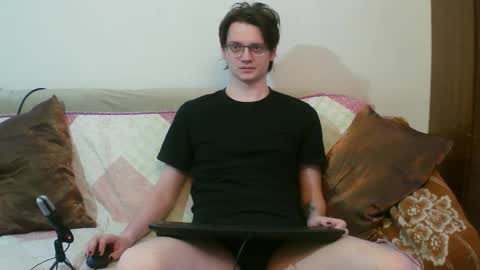 Snapshot of francisgray chatting on 02/06/26, 02:09 Frank online show from 02/06/26, 02:09