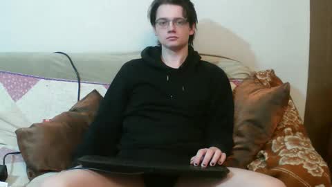 Snapshot of francisgray chatting on 02/12/26, 04:35 Frank online show from 02/12/26, 04:35