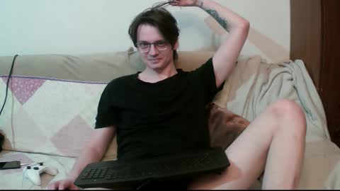 Snapshot of francisgray chatting on 03/08/26, 02:04 Frank online show from 03/08/26, 02:04