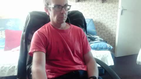 Snapshot of franck143544 chatting on 10/02/25, 08:10 franck143544 online show from 10/02/25, 08:10