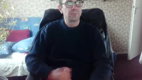 Snapshot of franck143544 chatting on 12/15/25, 12:42 franck143544 online show from 12/15/25, 12:42