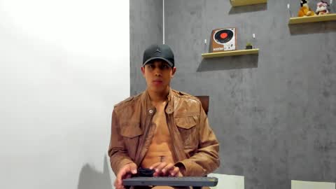 Snapshot of franco_demons_ chatting on 01/15/25, 11:43 Franco online show from 01/15/25, 11:43