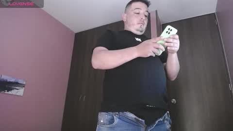 Snapshot of francoisroy chatting on 03/15/26, 01:55 Juan online show from 03/15/26, 01:55