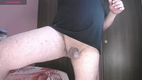 Snapshot of francoisroy chatting on 03/23/26, 03:21 Juan online show from 03/23/26, 03:21