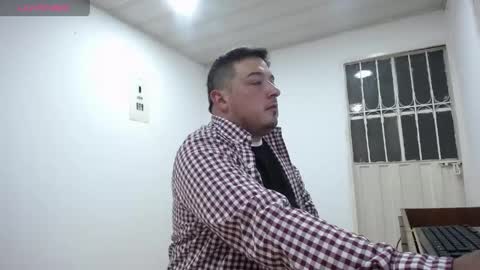 Snapshot of francoisroy chatting on 04/25/26, 01:08 Juan online show from 04/25/26, 01:08