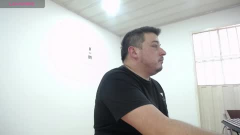 Snapshot of francoisroy chatting on 05/06/26, 06:02 Juan online show from 05/06/26, 06:02