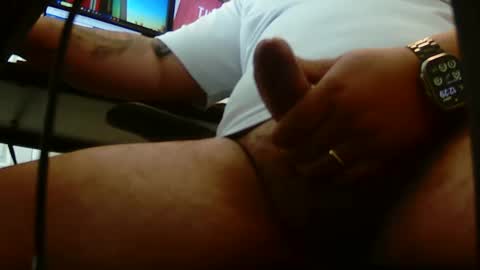 Snapshot of frank1107 chatting on 09/08/25, 04:28 Frank online show from 09/08/25, 04:28