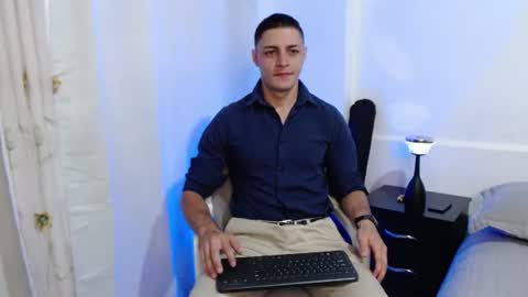 Snapshot of frank_millers chatting on 06/18/26, 10:36 Frank online show from 06/18/26, 10:36