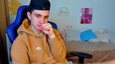 Frank online show from 03/06/25, 07:25