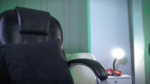 Frank Farrell. Hey remember to give me a thumbs up Ty online show from 11/11/25, 10:32