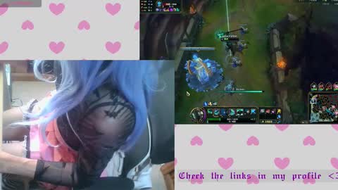 Snapshot of frankie_boygirl chatting on 02/15/26, 09:44 Frankie online show from 02/15/26, 09:44