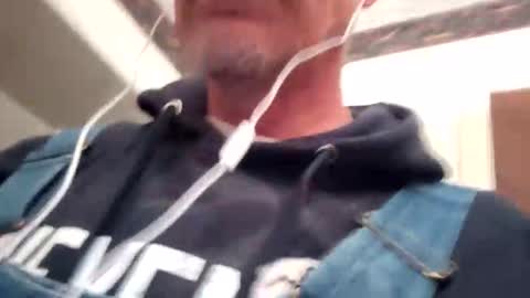 Snapshot of frankieblueeyes4u chatting on 04/07/26, 02:34 Famous Blue Eyes online show from 04/07/26, 02:34