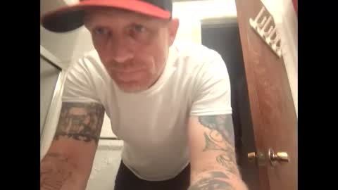 Snapshot of frankieblueeyes4u chatting on 04/18/26, 09:35 Famous Blue Eyes online show from 04/18/26, 09:35
