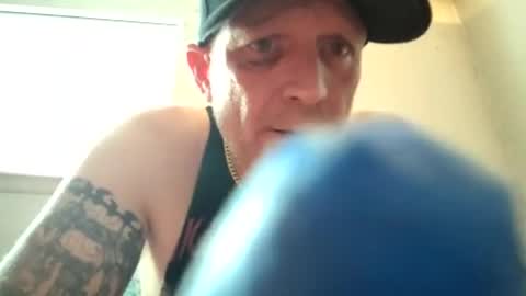 Snapshot of frankieblueeyes4u chatting on 06/30/26, 02:18 Famous Blue Eyes online show from 06/30/26, 02:18