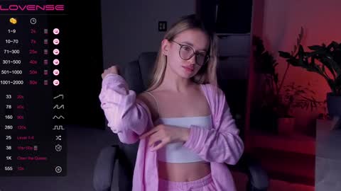 Snapshot of frannpalmer chatting on 01/20/25, 02:36 Frann online show from 01/20/25, 02:36