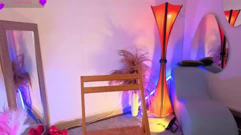 Fransheska online show from 05/08/26, 11:37