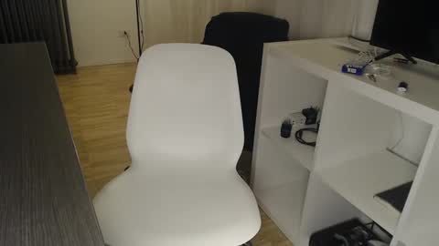 Snapshot of frasalv chatting on 11/29/25, 08:23 francescosal online show from 11/29/25, 08:23