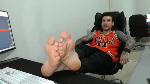 Snapshot of fraser_guilen chatting on 10/18/25, 03:53 Fraser online show from 10/18/25, 03:53