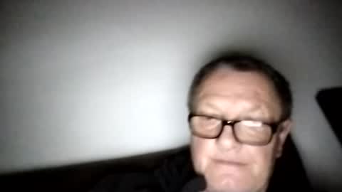 Snapshot of frauenfeind1 chatting on 11/17/25, 09:48 Wolfi online show from 11/17/25, 09:48