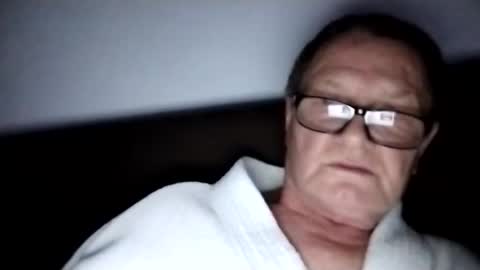 Snapshot of frauenfeind1 chatting on 11/25/25, 05:24 Wolfi online show from 11/25/25, 05:24