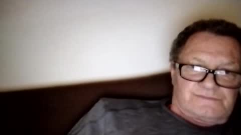 Snapshot of frauenfeind1 chatting on 12/21/25, 01:07 Wolfi online show from 12/21/25, 01:07