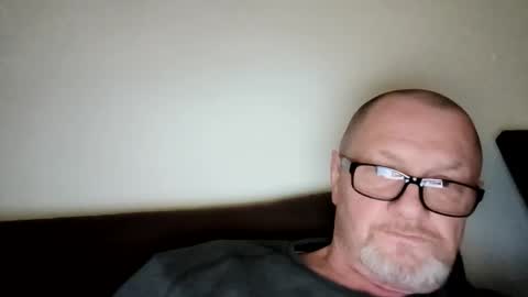 Snapshot of frauenfeind1 chatting on 02/25/26, 09:19 Wolfi online show from 02/25/26, 09:19