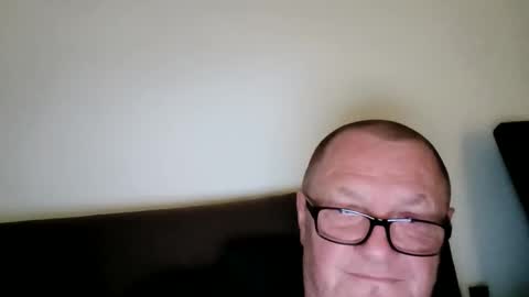 Snapshot of frauenfeind1 chatting on 05/20/26, 06:30 Wolfi online show from 05/20/26, 06:30