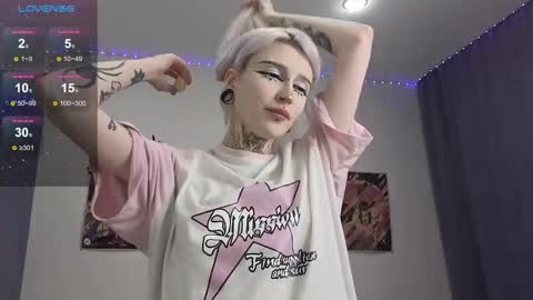 Snapshot of fraulein_mooon chatting on 12/07/24, 08:22 Asya UwU online show from 12/07/24, 08:22