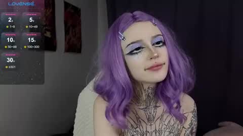 Snapshot of fraulein_mooon chatting on 12/23/24, 11:39 Asya UwU online show from 12/23/24, 11:39