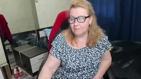 Snapshot of fraumartha chatting on 04/13/26, 12:21 FrauMartha online show from 04/13/26, 12:21