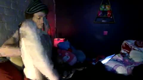 Snapshot of freaktwink420 chatting on 09/18/25, 10:06 Squirrel twink online show from 09/18/25, 10:06