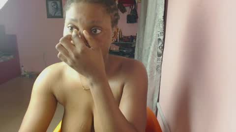 Snapshot of freaky_luna chatting on 04/13/26, 04:18 luna online show from 04/13/26, 04:18