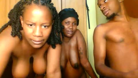 freakyg292511 online show from 12/04/25, 12:03