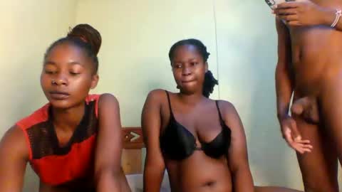 Snapshot of freakyg292511 chatting on 03/22/26, 04:16 freakyg292511 online show from 03/22/26, 04:16