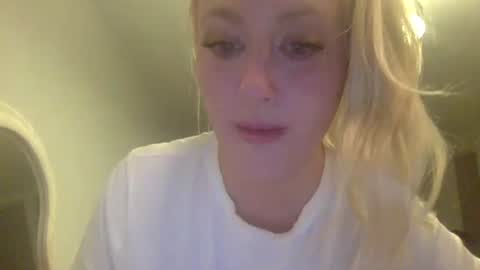Snapshot of freakymadison chatting on 06/09/26, 03:51 freakymadison online show from 06/09/26, 03:51