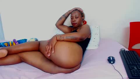 Snapshot of freakyscarlrt00 chatting on 09/13/25, 08:30 FreakyScarlet00 online show from 09/13/25, 08:30