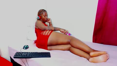 Snapshot of freakyscarlrt00 chatting on 10/14/25, 06:09 FreakyScarlet00 online show from 10/14/25, 06:09