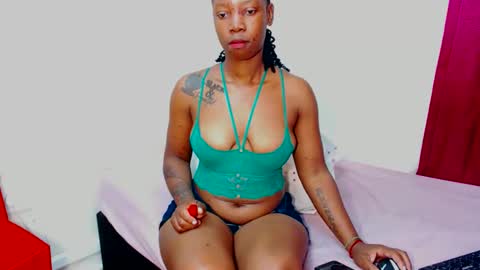 Snapshot of freakyscarlrt00 chatting on 10/19/25, 10:32 FreakyScarlet00 online show from 10/19/25, 10:32