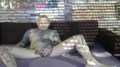 Snapshot of freakytattooed_123 chatting on 03/22/26, 04:43 Lars online show from 03/22/26, 04:43