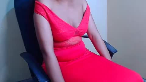 Snapshot of freakytinyslut chatting on 06/24/26, 11:42 Lavinia online show from 06/24/26, 11:42