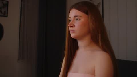 Snapshot of freckle_diyana chatting on 09/26/25, 09:41 Diyana online show from 09/26/25, 09:41