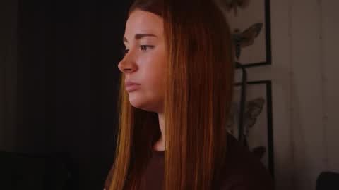 Snapshot of freckle_diyana chatting on 09/27/25, 10:04 Diyana online show from 09/27/25, 10:04