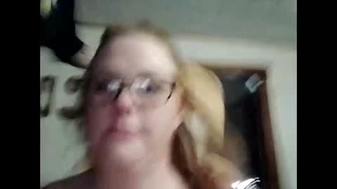 Snapshot of frecklesandsparky chatting on 06/07/26, 06:39 frecklesandsparky online show from 06/07/26, 06:39
