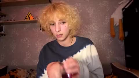 Snapshot of fred_bucks chatting on 03/09/26, 12:31 fred bucks online show from 03/09/26, 12:31