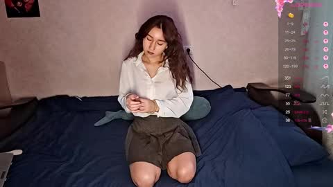 Mia online show from 12/01/25, 12:32