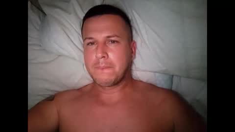 Snapshot of fredwilliam26 chatting on 10/21/25, 01:23 fredwilliam26 online show from 10/21/25, 01:23